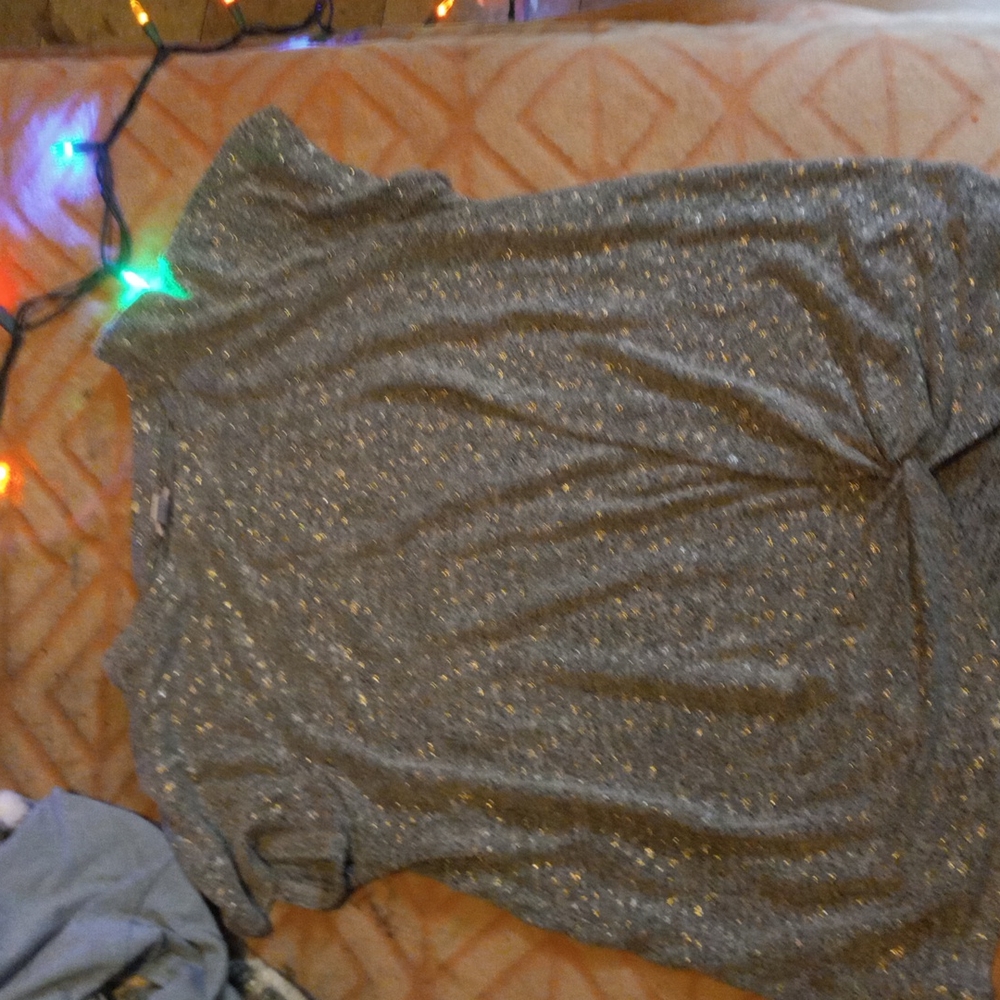 Girls t-shirt size 14-16, silver, sparkle stars, brand name More than Magic!